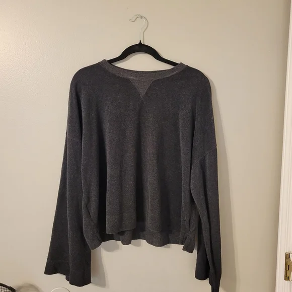 Nike Womens Charcoal Grey Athletic Athleisure Sweater Top. Bell Sleeves. Size XL - Picture 2 of 8